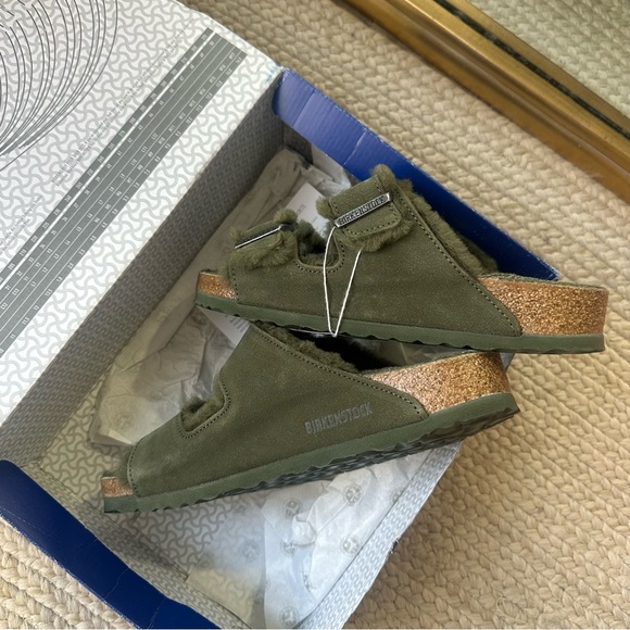 NEW Birkenstock Arizona Shearling Sandals In Thyme Green Free People NWT - Picture 6 of 9